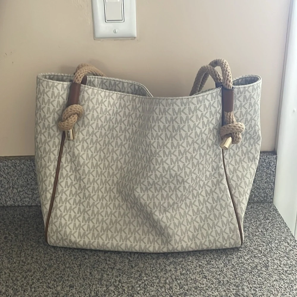 Michael kors purse - Picture 2 of 7